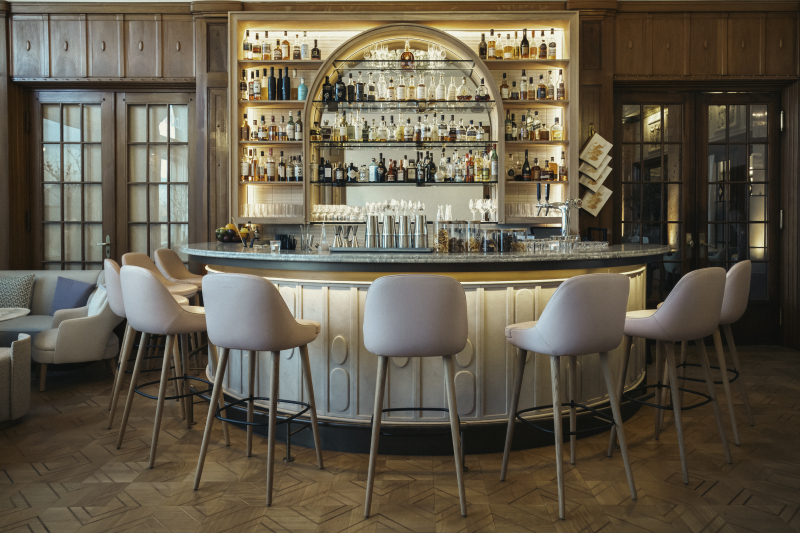 Louis Bar