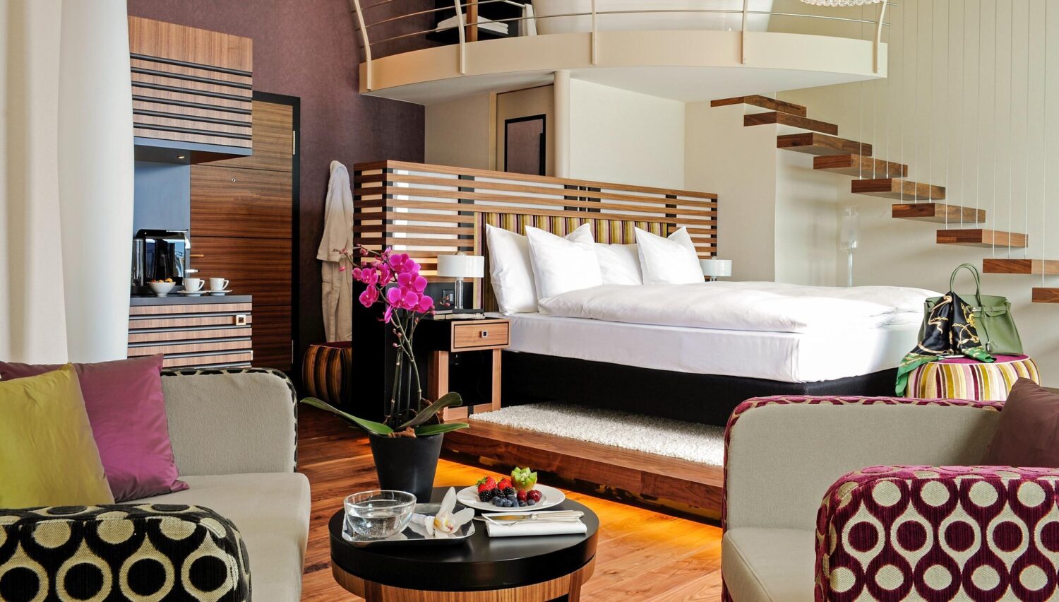 Rooms & Suites - Private Spa Services In Penthouse Suites