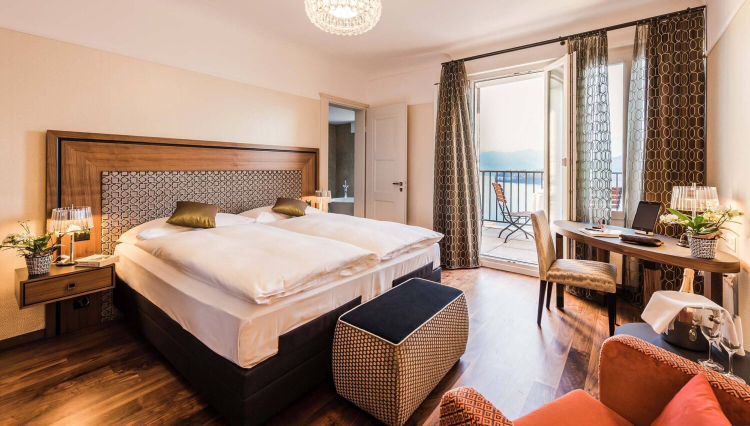 25 Penthouse Design Ideas for a Luxurious Urban Retreat - Penthouse Room Corner